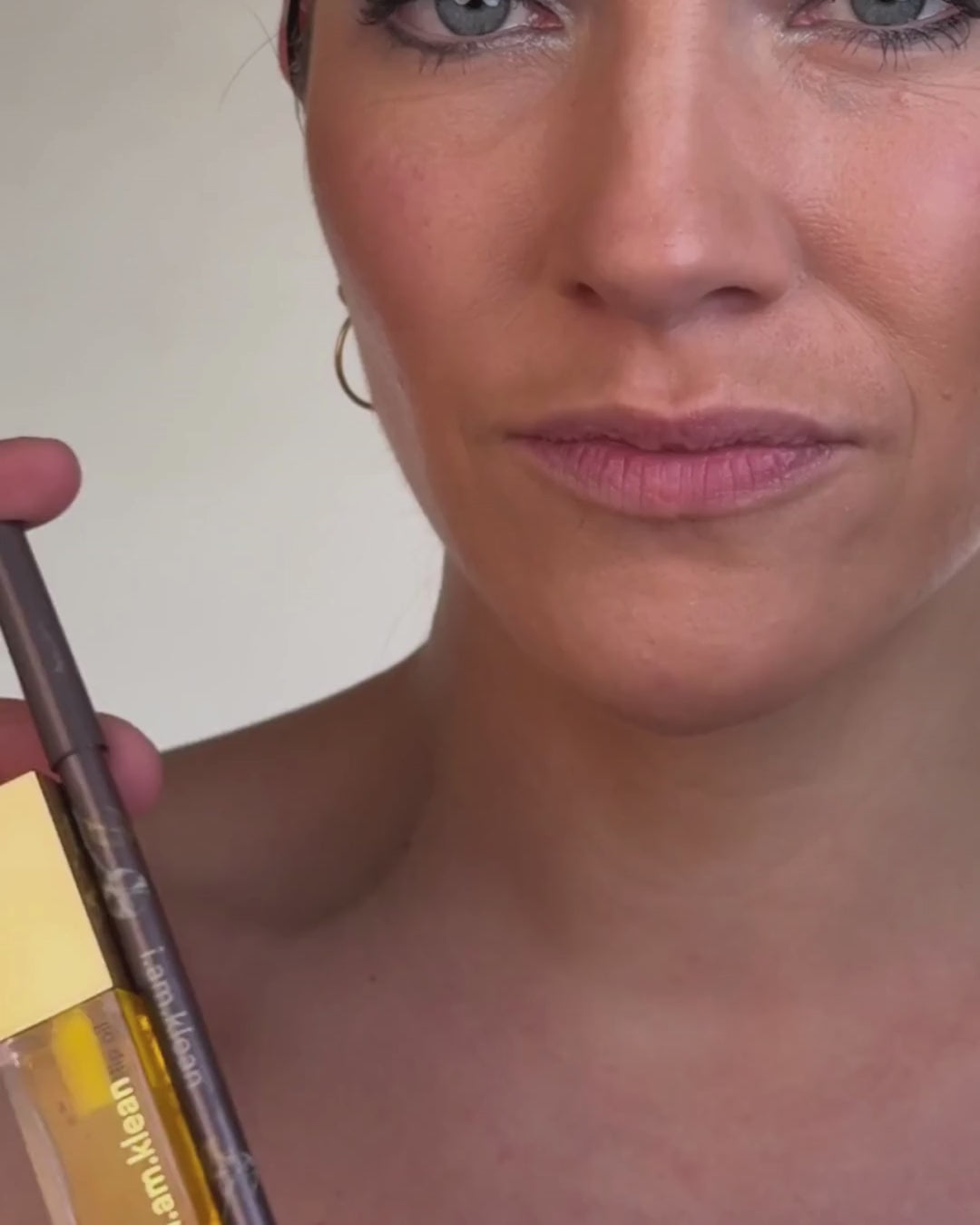 apply the klassic lip set